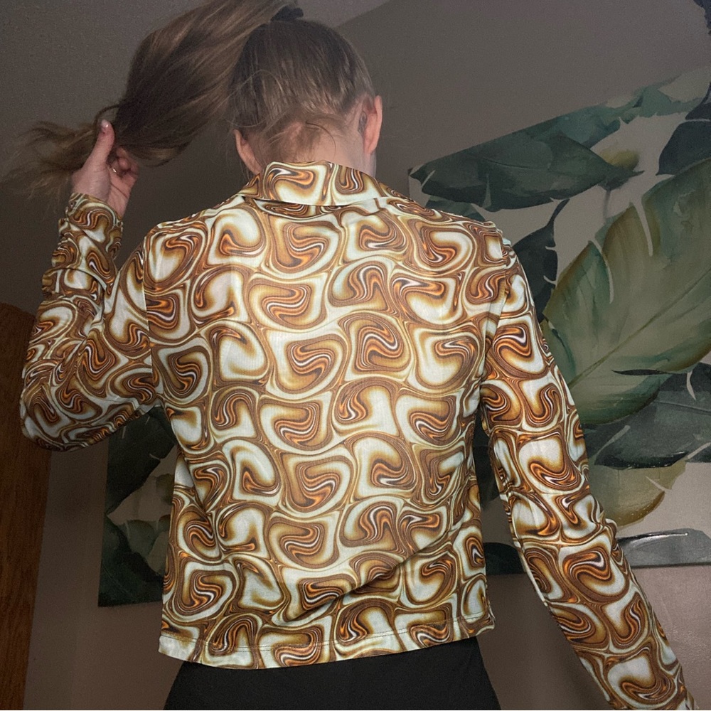 Cropped patterned button-up - Picture 5 of 9